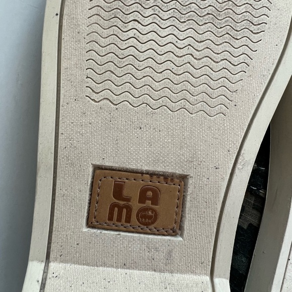 Lamo Women’s camo colored slip on canvas shoes NWOB size 7 - Picture 9 of 11